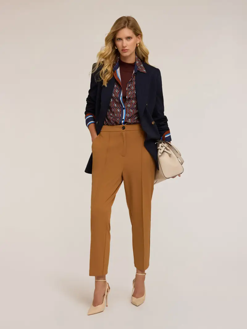 Pantaloni regular in tessuto crêpe Donna, Marrone