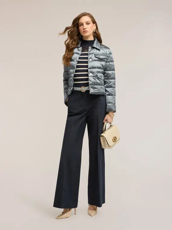 Piumino lightweight corto con bottoni gioiello Donna, Grigio miniatura 3