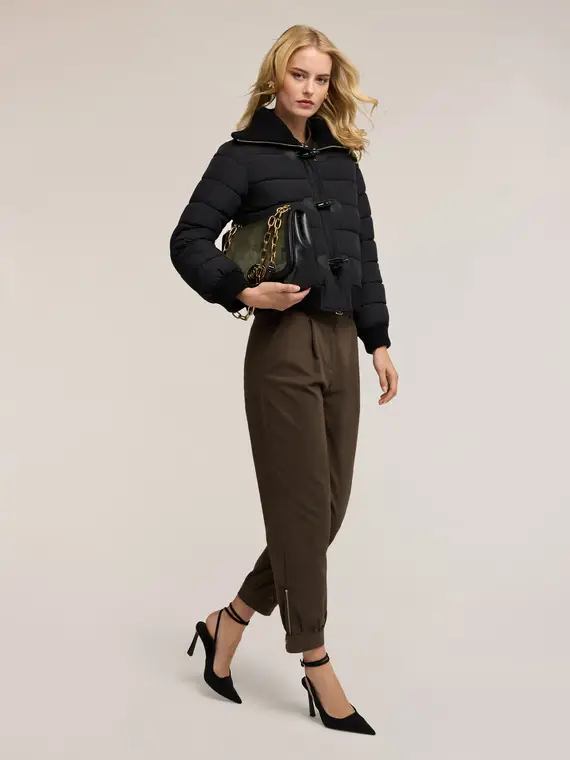 Piumino trapuntato con alamari Donna, Nero