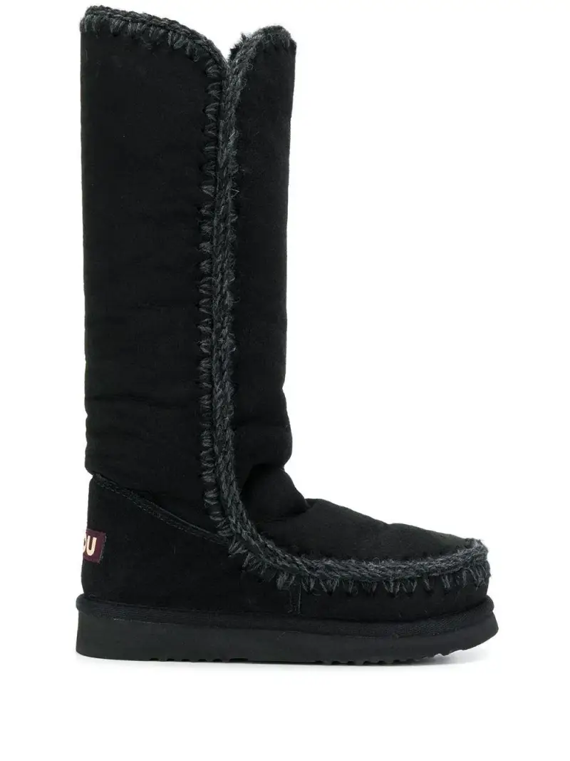 Stivali neri punta rotonda con patch logo Nero