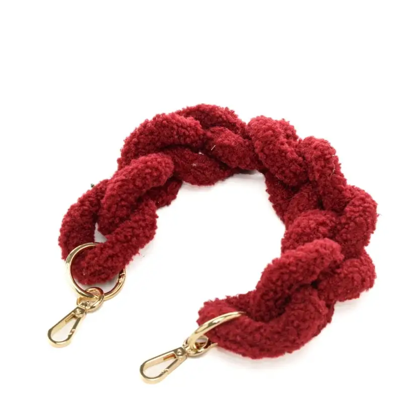 tracolla in pellicciotto con dettagli in metallo dorato borgogna