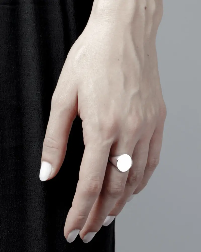 Anello Chevalier Ovale Medio Con Incisione Personalizzata miniatura 2