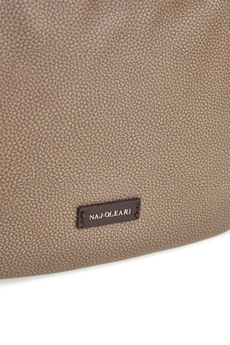 Borsa taupe con charm orsetto e zip dorate Naj-Oleari 61329/BOBA13 [CIOCCOLATO] miniatura 4