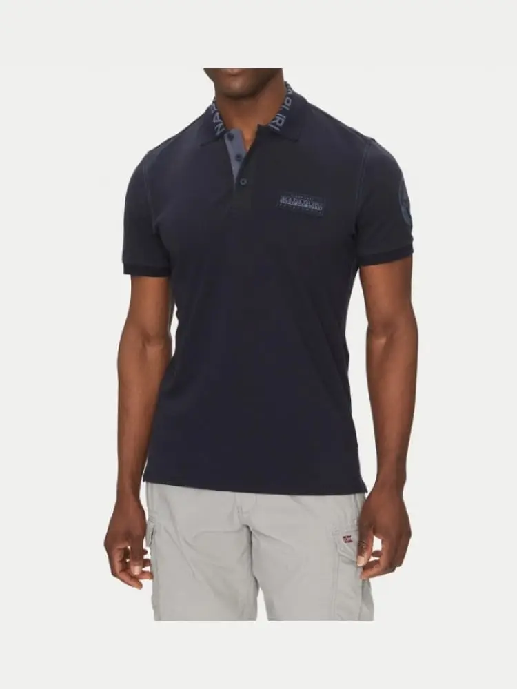 polo in cotone blu con logo su manica e colletto