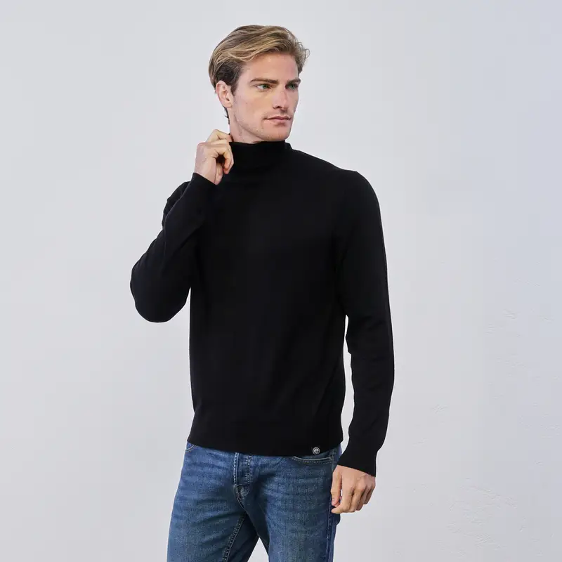 Maglioncino dolcevita nero da uomo