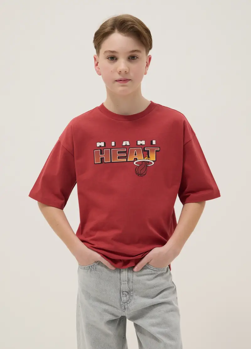 T-shirt In Puro Cotone Rossa Da Bambino Relaxed Fit Con Stampa Miami Heat, Unisex, Rosso