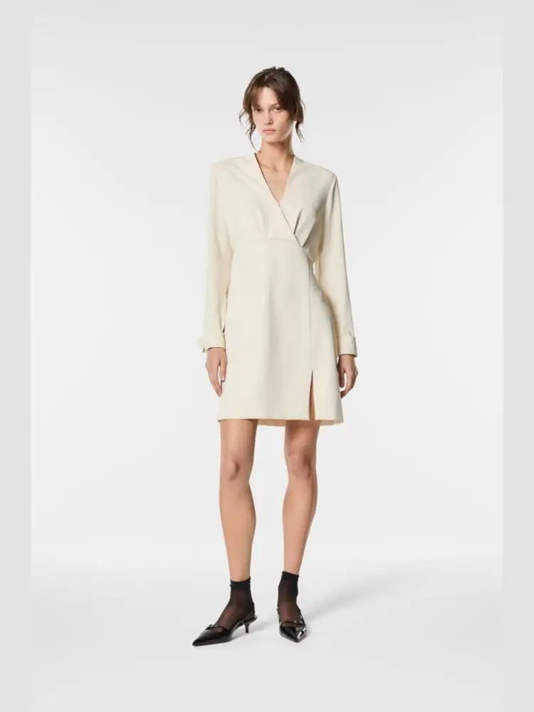 abito anteo in tessuto fluido, con maniche lunghe e scollo a v