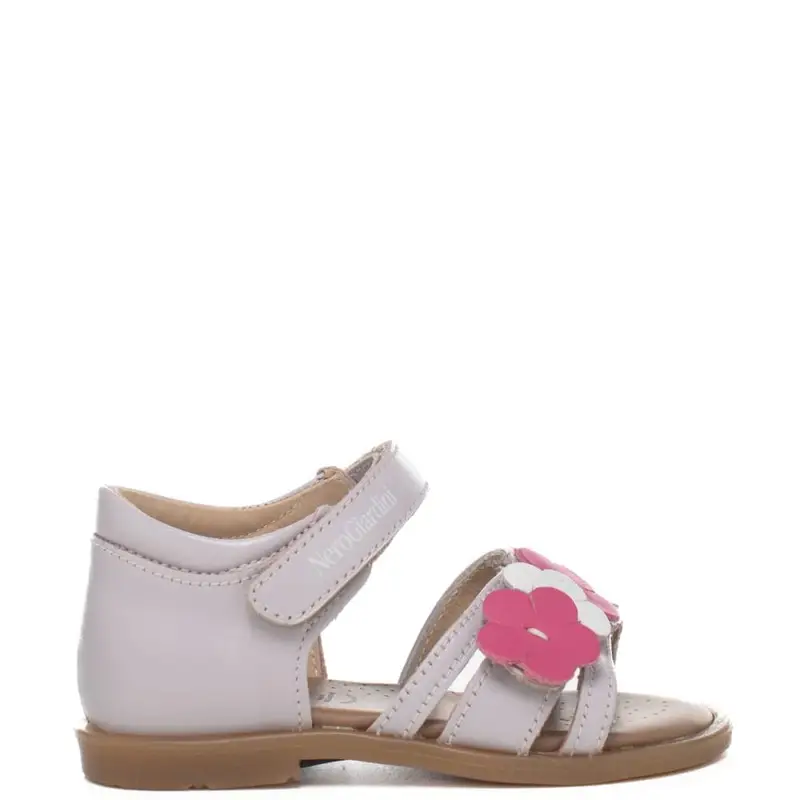 sandali bimba con tallone chiuso e cinturino alla caviglia con dettaglio fiori fuxia