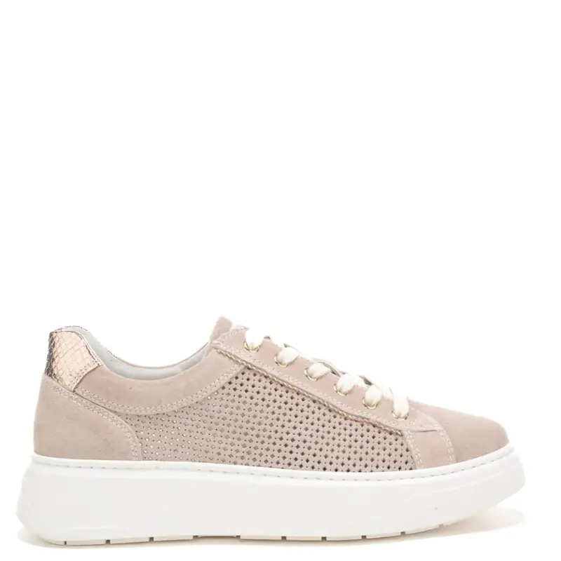 sneakers da donna in suede con tomaia traforata e inserto pitonato laminato sul retro beige