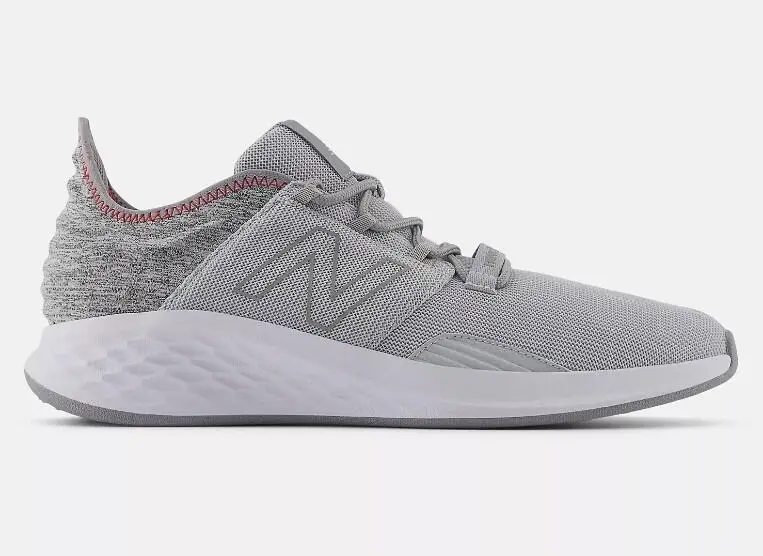 Scarpe da golf da uomo New Balance Fresh Foam Roav 2024. grigie | New Balance Bianco