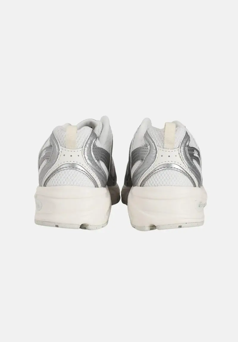 Sneakers 530 bianca e argento per uomo e donna miniatura 2