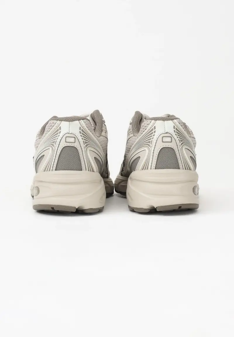 Sneakers 740 beige per uomo e donna miniatura 2