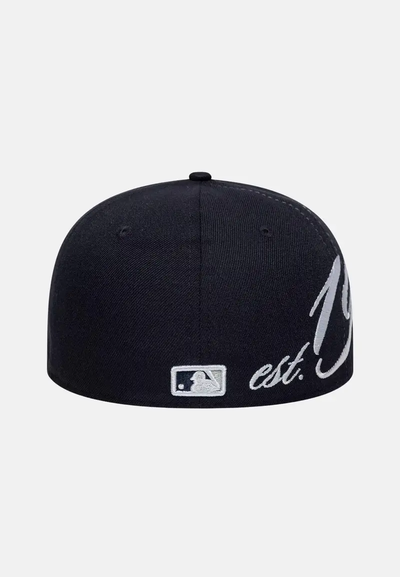 Cappello con visiera 59FIFTY Fitted Low Profile New York Yankees MLB Est Script blu da uomo miniatura 3