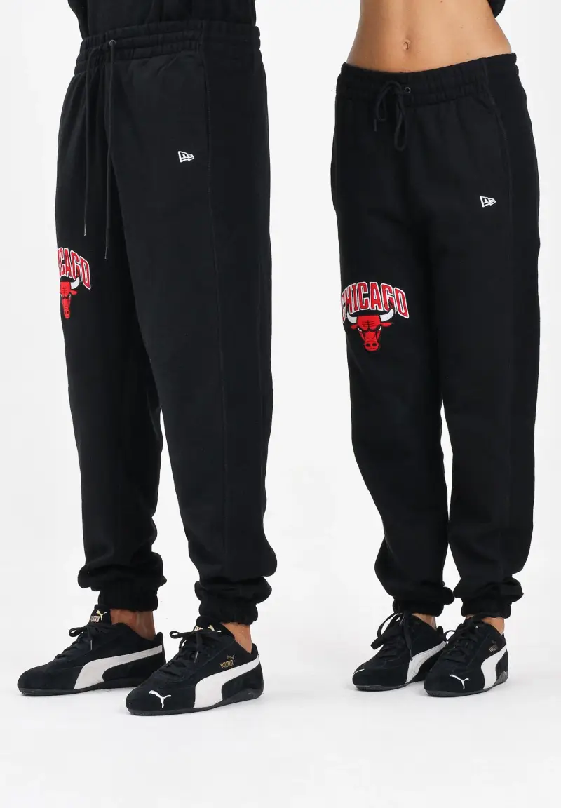 Pantalone sportivo Chicago Bulls NBA Arch Graphic nero per uomo e donna
