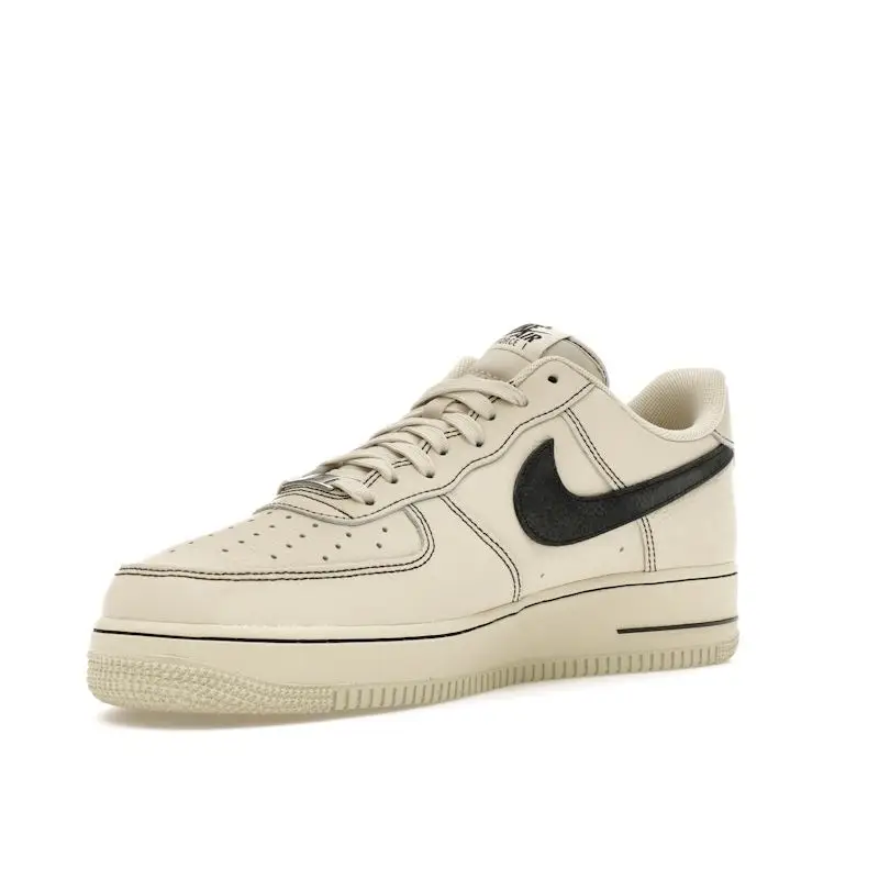 Air Force 1 07 LV8 Cachi Chiaro Nero Uomo Sneakers Crema HQ2037-200 40 miniatura 3