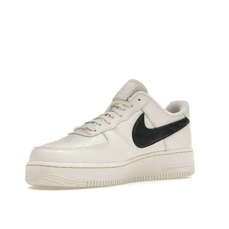 Air Force 1 07 Phantom Swoosh Trapuntato Sneakers da Donna Bianco Nero FV1182-001 44.5 miniatura 4