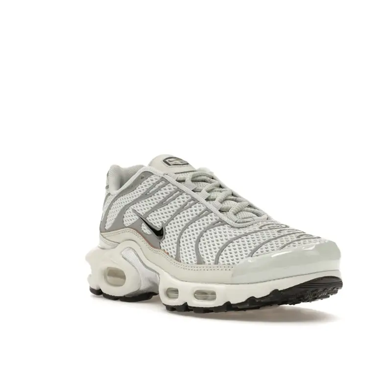 Air Max Plus Argento Chiaro Sneakers da Donna Grigio Cromo Osso Chiaro FV8480-002 miniatura 3