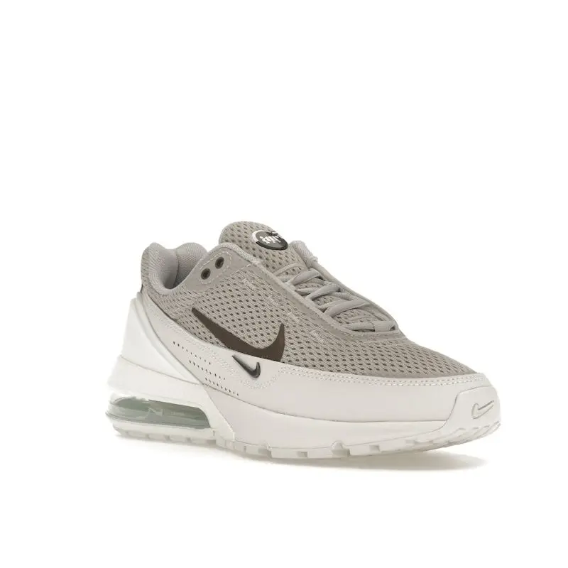 Air Max Pulse Light Iron Ore Phantom (Da donna) Sneakers da Donna Sail Marrone Barocco FD6409-005 40 5 miniatura 4