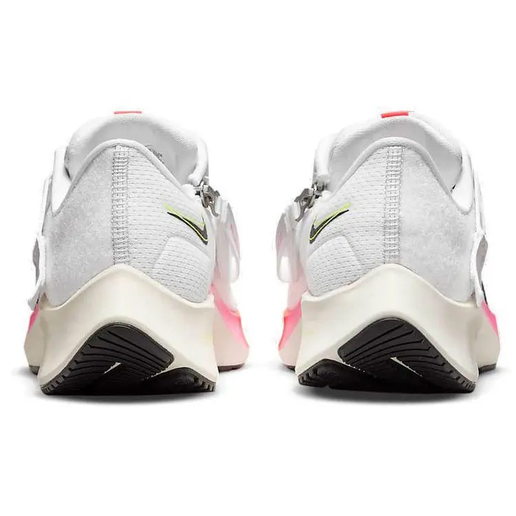 Air Zoom Pegasus 38 FlyEase Rawdacious Sneakers da Donna Bianco Grigio Calcio Rosa Esplosivo DJ5413-100 36 miniatura 3