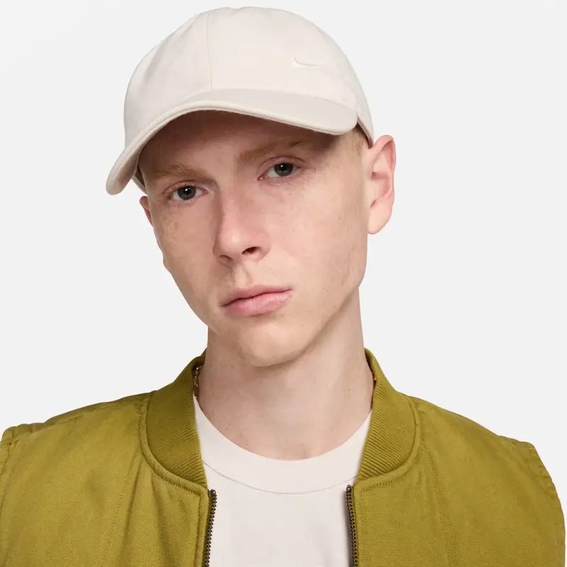 Cappellinopuccio con visiera curva flessibile Nike Club Beige
