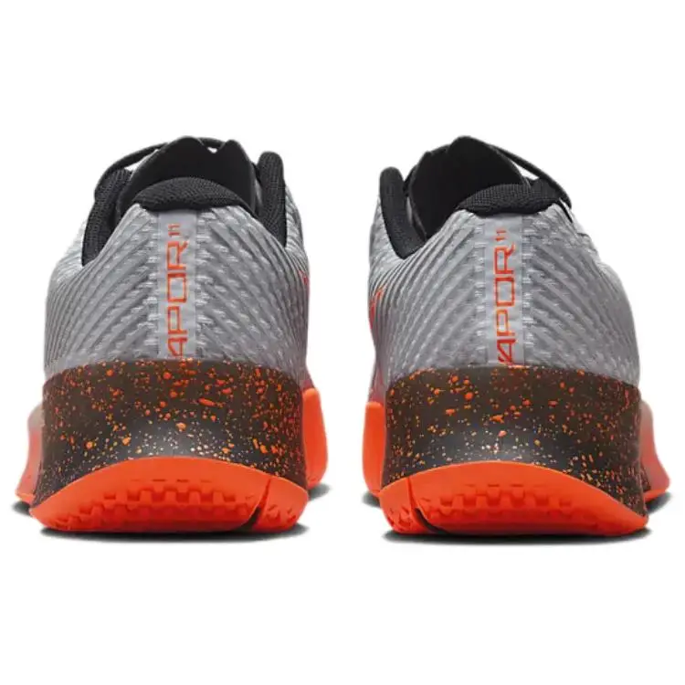 Court Air Zoom Vapor 11 Premium HC Pacchetto Torneo NYC Sneakers Uomo Grigio Platino Puro Nero FQ7721-001 45 5 miniatura 4