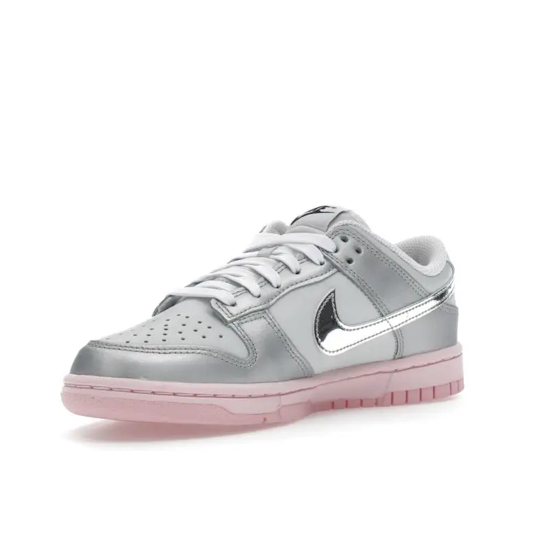 Dunk Low LX Photon Dust Pink Foam Sneakers da Donna Grigio Rosa Medio-Morbido Argento Metallizzato HM3698-006 36 miniatura 3
