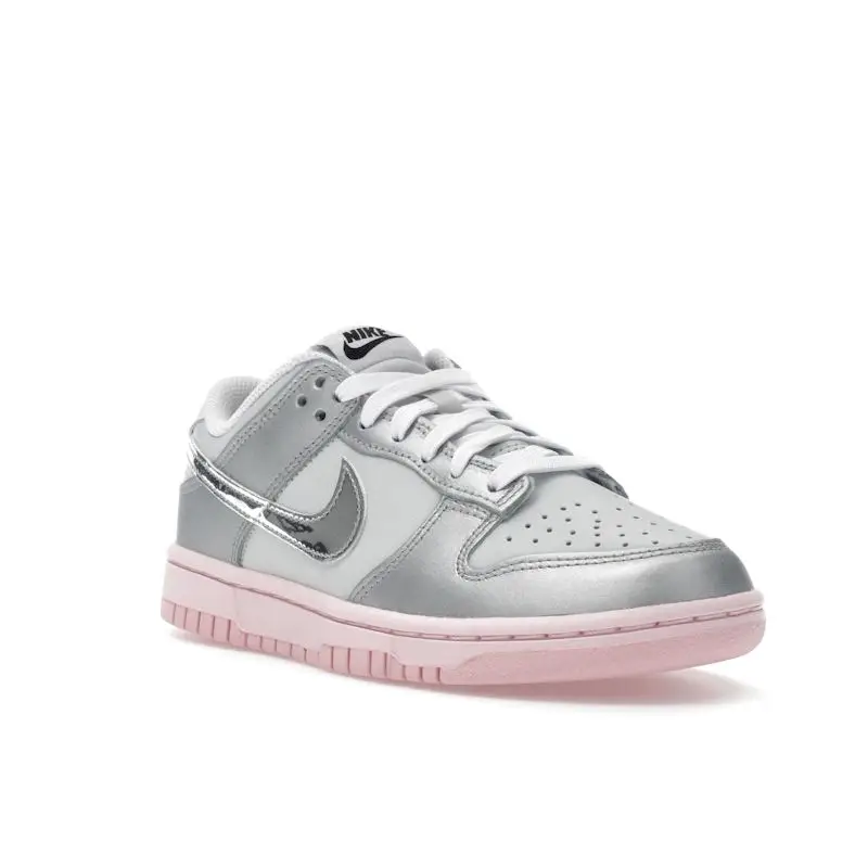Dunk Low LX Photon Dust Pink Foam Sneakers da Donna Grigio Rosa Medio-Morbido Argento Metallizzato HM3698-006 36 miniatura 4