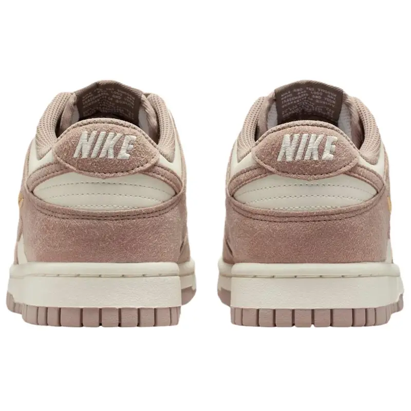 Dunk Low Malt Mini Swoosh Sneakers da Donna Marrone Vela Oro Metallizzato IB4417-105 35 5 miniatura 3