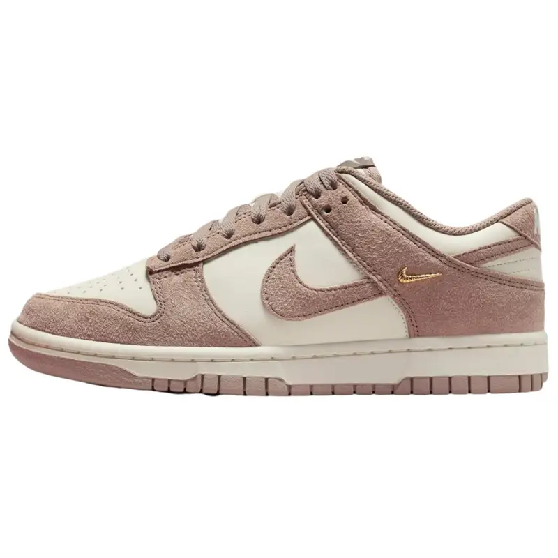 Nike Dunk Low Malt Mini Swoosh Sneakers da Donna Marrone e Vela con