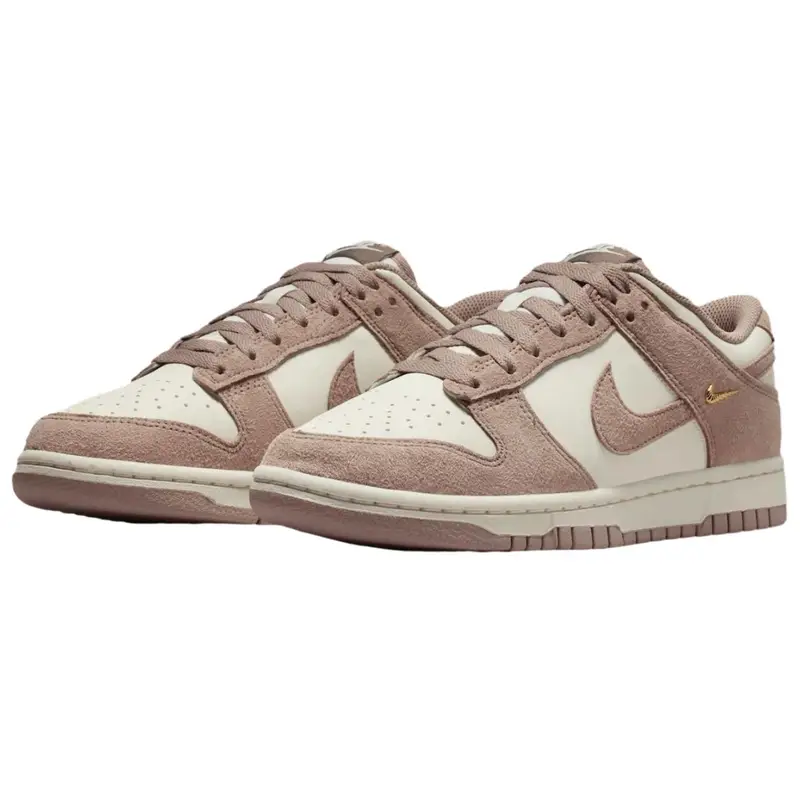 Dunk Low Malt Mini Swoosh Sneakers da Donna Marrone Vela Oro Metallizzato IB4417-105 38 5 miniatura 3