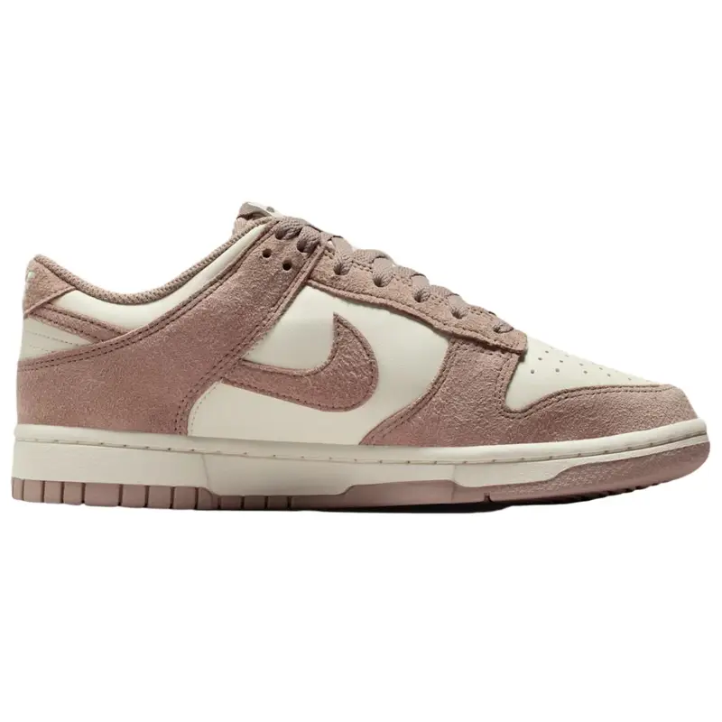 Dunk Low Malt Mini Swoosh Sneakers da Donna Marrone Vela Oro Metallizzato IB4417-105 40 miniatura 2