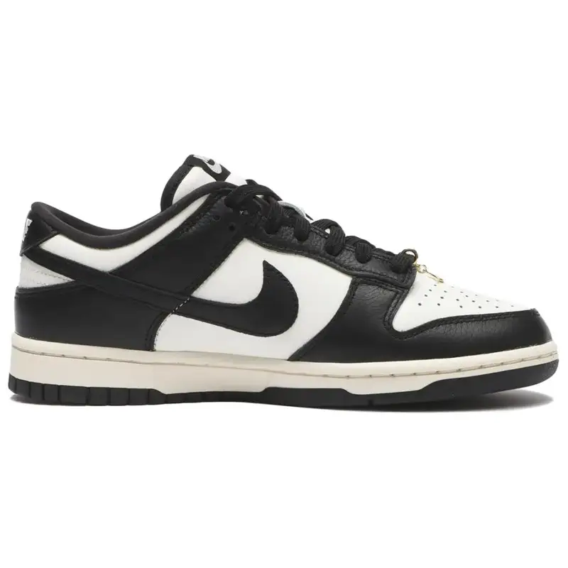 Nike Sneakers da Donna Nero e Bianco Dunk Low Pacchetto Charm Ciliegia miniatura 4