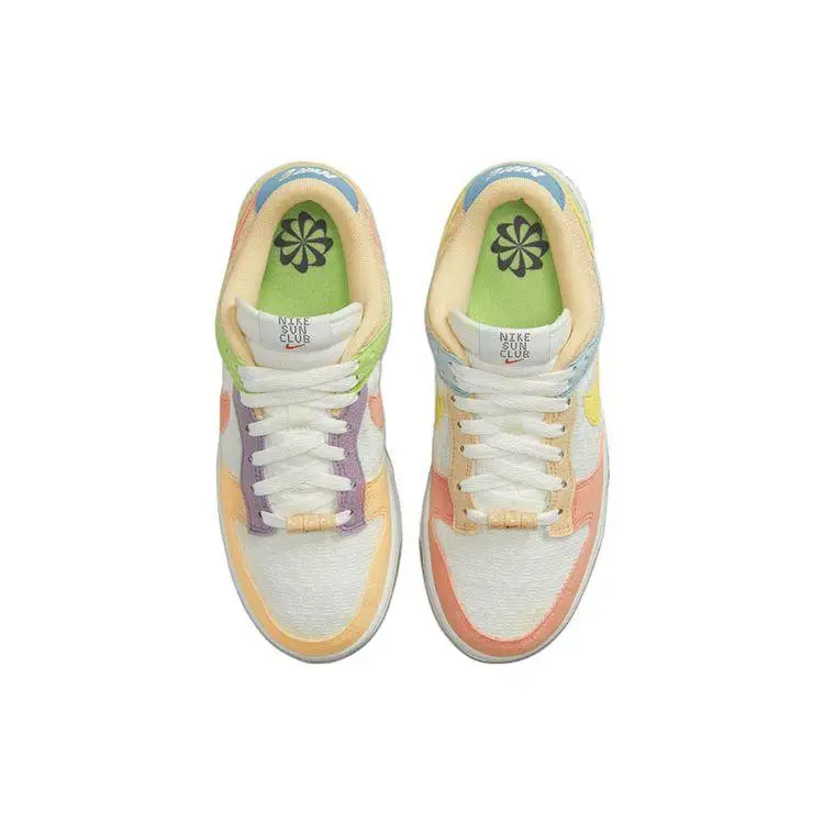 Dunk Low SE Sun Club Sneakers da Donna Bianco Vela Radice di Garanza Chiaro DQ0265-100 40 miniatura 5