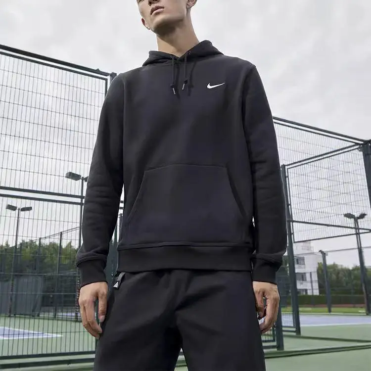 Nike Maglia con cappuccio in pile confortevole da uomo nero e bianco miniatura 3