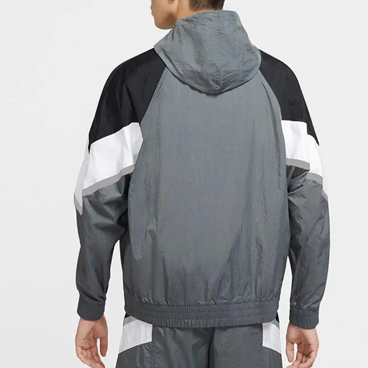 Giacca a vento con cappuccio riflettente Nike Windrunner+ da uomo Grigio CZ0782-068 M miniatura 4