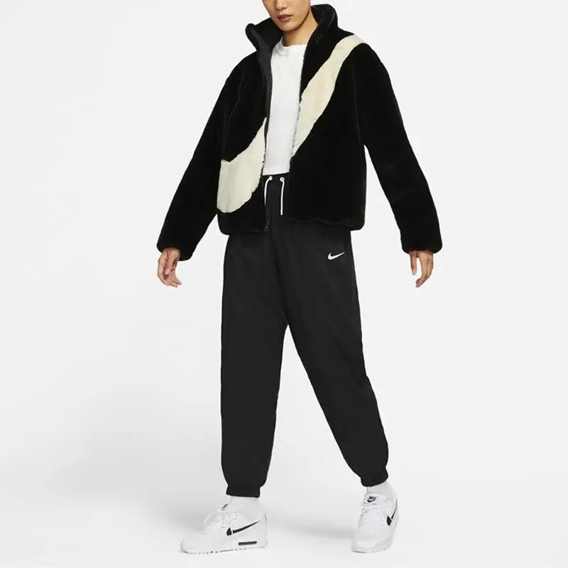 Giacca da donna Nike con logo Swoosh oversize (Dimensionamento dell Asia) Nero Fossil Donna Streetwear DO3792-010 S miniatura 4
