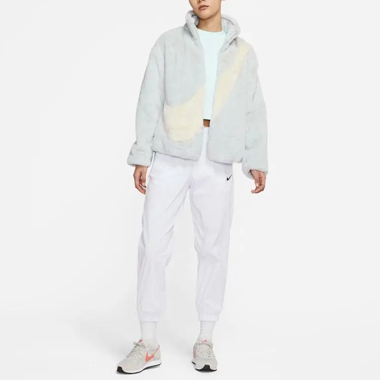 Giacca da donna Nike con logo Swoosh oversize (Dimensionamento dell Asia) Photon Dust Donna Streetwear DO3792-025 L miniatura 2