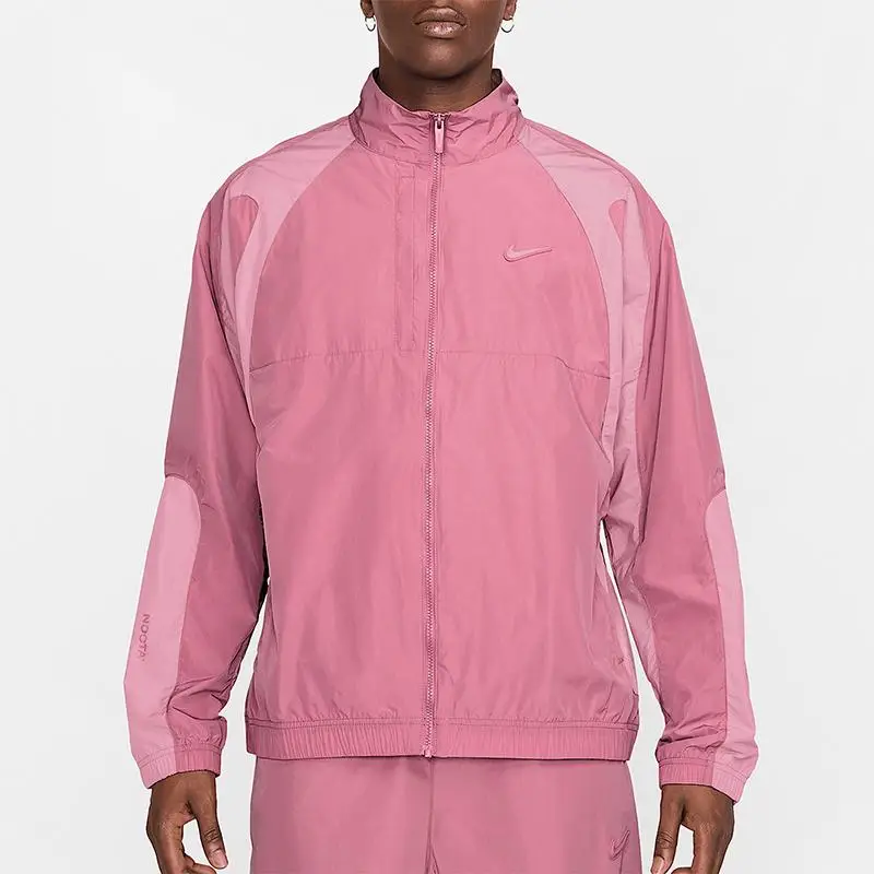 Giacca da Tuta in Nylon Nike x NOCTA Desert Berry/Rosa Elementale Unisex Capispalla Rosso FN7666-667 XXL miniatura 5