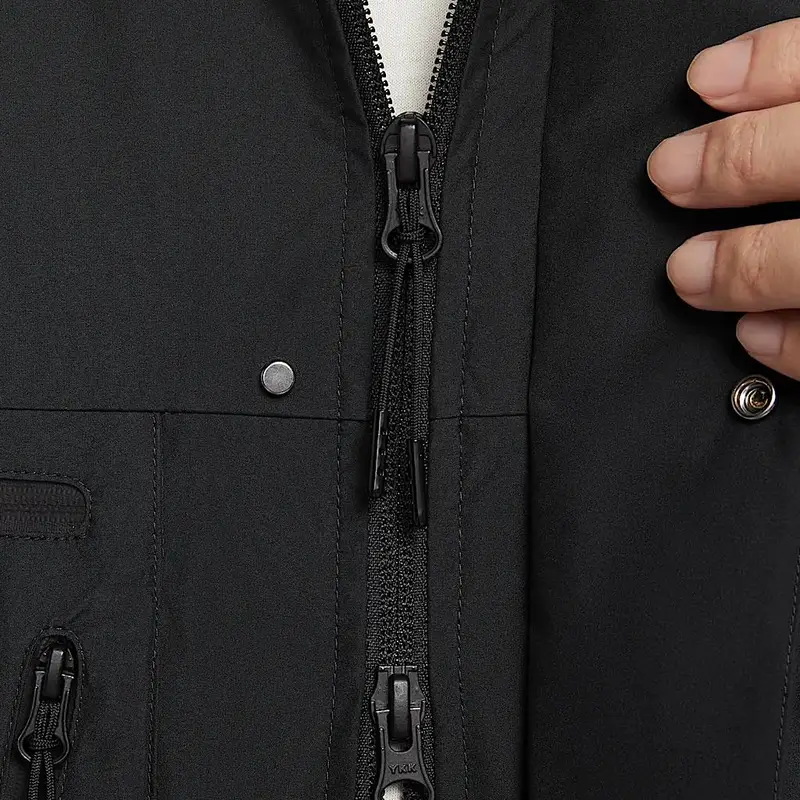 Giacca Leggera alla Moda Nike Sportswear Storm-FIT Tech da Uomo Nera HJ2945010 M miniatura 3