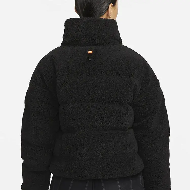 Giacca Sportiva Imbottita in Piumino con Logo Ricamato Nike e Caldo Pile di Agnello da Donna Nera DD4655-010 XS miniatura 4