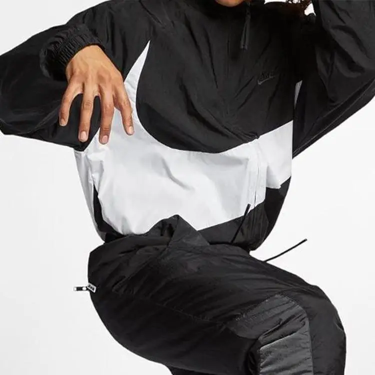 Giacca Statement Tessuta Big Swoosh Nera Uomo Streetwear AR3132-010 M miniatura 4