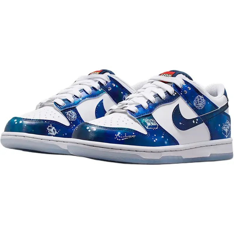 LEGO x Nike Dunk Low GS Galaxy Sneakers per Bambini Blu Bianco Blu Coraggioso IM1448-100 35 5 miniatura 3