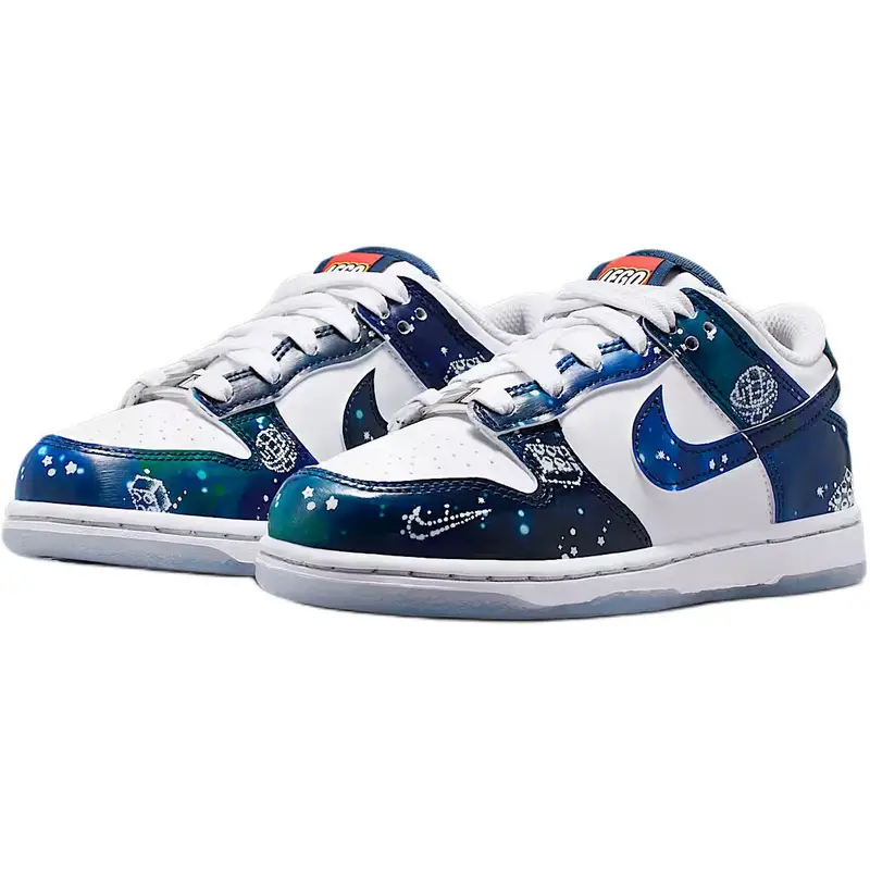 LEGO x Nike Dunk Low PS Galaxy Sneakers per Bambini Blu Bianco Blu Coraggioso IM1447-100 29 5 miniatura 4