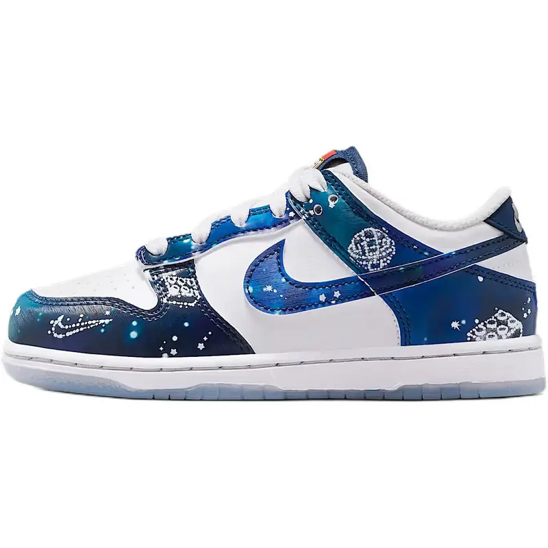 LEGO x Nike Dunk Low PS Galaxy Sneakers per Bambini Blu Bianco Blu Coraggioso IM1447-100 33 5
