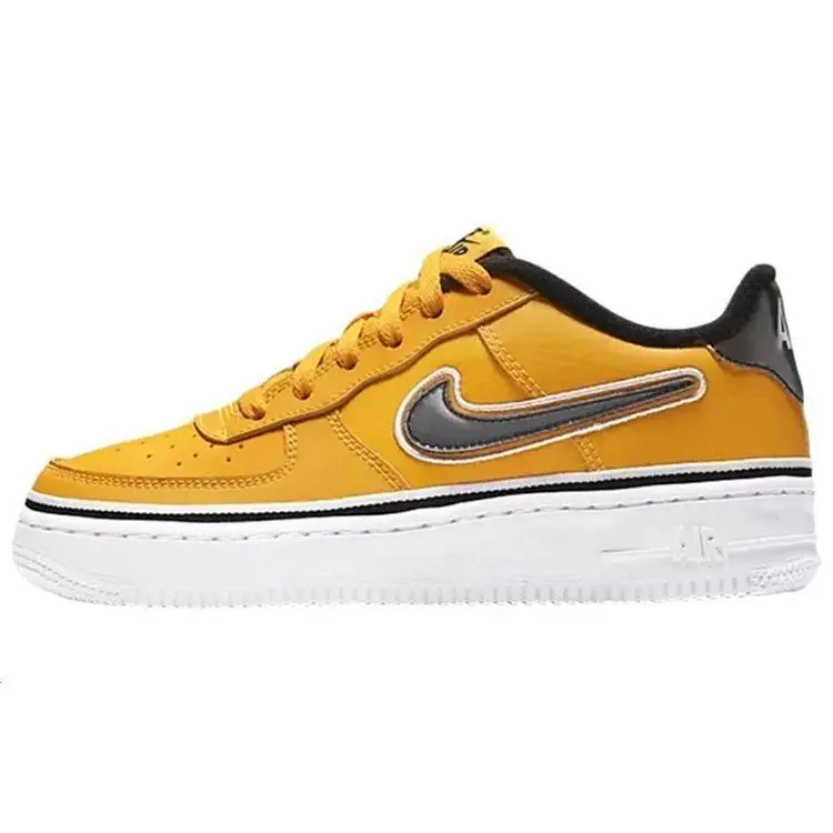NBA x Nike Air Force 1 Low LV8 GS University Gold Sneakers da Bambino Bianco-Nero BV1248-700 40