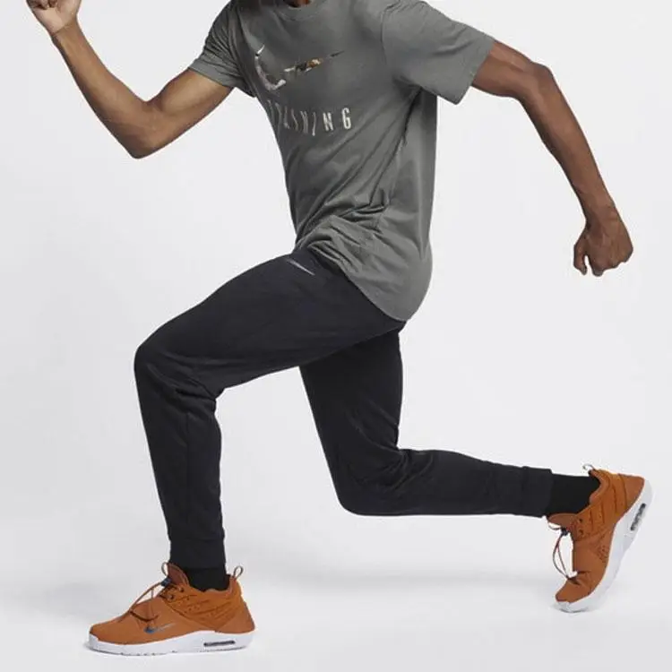 Pantaloni da jogging da allenamento affusolati Nike Therma da uomo, foderati in pile, neri 932256-010 M miniatura 3