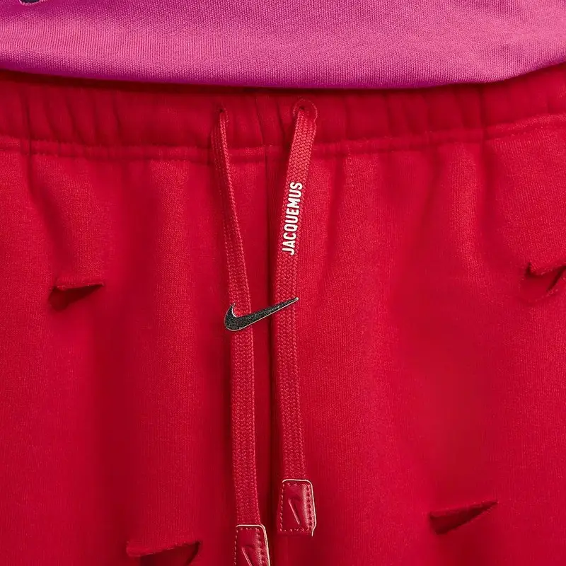 Pantaloni da jogging unisex Nike X Jacquemus SS24 monocolore traforati con coulisse e fodera in pile spesso Rosso Università FJ3269-657 M miniatura 3