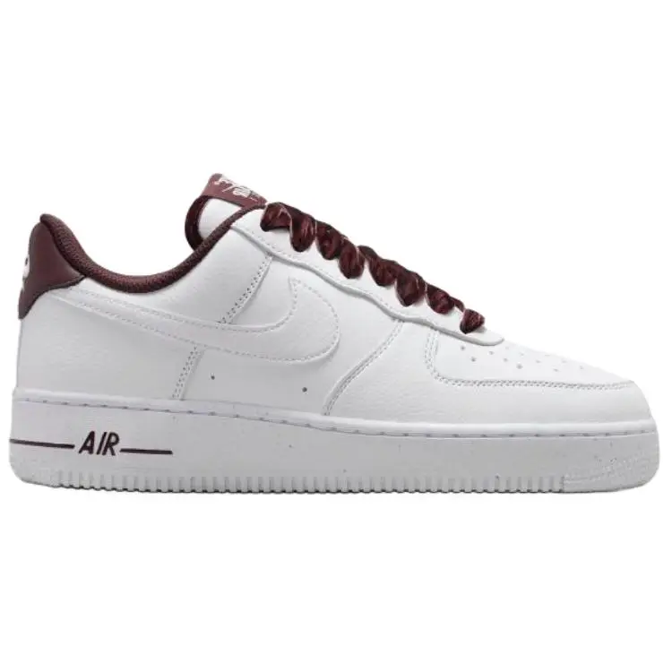 Scarpe da skateboard Nike Air Force 1 da donna Sneakers bianche rosse HV4403-600 40 miniatura 2