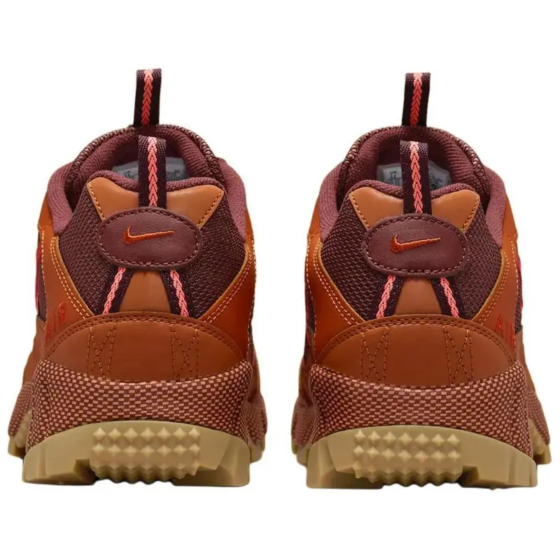 Scarpe da Trail Running Nike Air Humara Cosmic Clay Resistenti allo Scivolamento Durevoli Basse da Uomo Sneaker Rosso Marrone FJ7109-200 44 miniatura 4