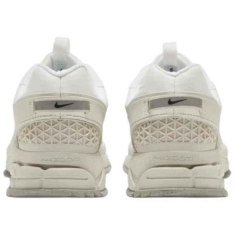 Sneakers casual Nike Zoom Vomero Roam Summit White Light Bone Light Iron Ore HV5951-100 45 bianco miniatura 2